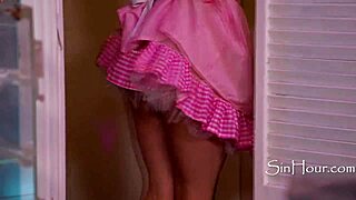 Waitress Anna Claire Clouds Serves Hot Vibes With Victor Ray