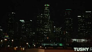 TushyRaw إلسا جان تأخذ شد أنال قوي في ركوب كاوبوي جامد