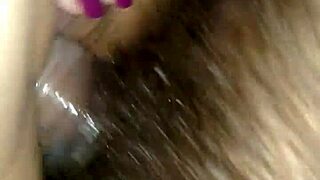 Mamin dokonalý zadok túži po veľkom kokote teraz!