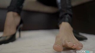 Jerk Off on My Hot Feet While I Dominate You