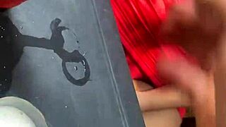 exibida no bar com homem casado em lingerie outdoors