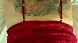 このバック白マンコ奴隷、アナル中出し準備オッケー？曲がって待機中