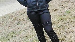 Не мога да спра да гледам Нанси в този горещ цигански кумшот трибют