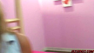 i conviced cassie to muff dive with me this afternoon