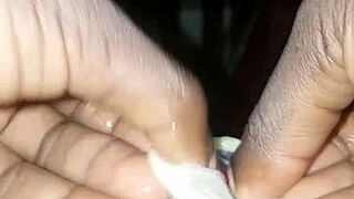 je prepare mon penis avec un glaçon pour defoncer cette chatte