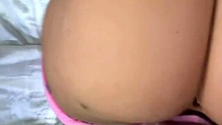 Marido perverso viciado na buceta apertada da enteada boneca?