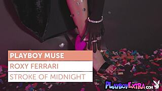 Eksplozivna gola naravna Latina 18+ Roxy Ferrari pozdravlja novo leto s striptease in slačenjem, tako vznemirjena! 😊