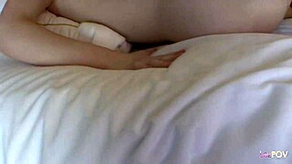 I met this milf at a porn convention and begged for pussy-licking tips.