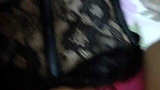 نوفينيا جعلت كسها كريمي جداً يفتقد زبي!