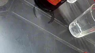 exibida no bar com homem casado em lingerie outdoors