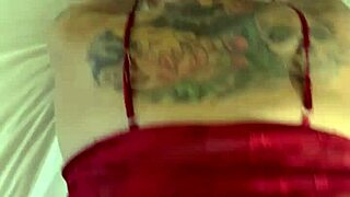 このバック白マンコ奴隷、アナル中出し準備オッケー？曲がって待機中