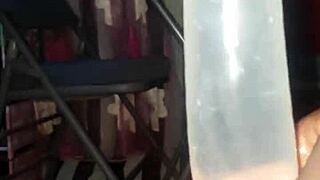 je prepare mon penis avec un glaçon pour defoncer cette chatte