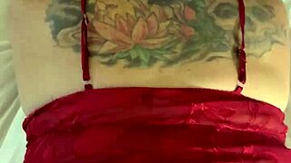 このバック白マンコ奴隷、アナル中出し準備オッケー？曲がって待機中