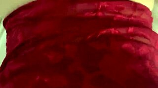 このバック白マンコ奴隷、アナル中出し準備オッケー？曲がって待機中