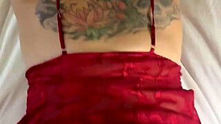 このバック白マンコ奴隷、アナル中出し準備オッケー？曲がって待機中