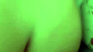 Sentada e rebolando na pica do casal apaixonado