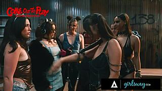 i can't believe this 10-girl lesbian gangbang with rough fisting and strapon!