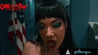 i can't believe this 10-girl lesbian gangbang with rough fisting and strapon!