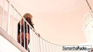 사만사 엄청난 큰 가슴 보여주며 솔로 자위