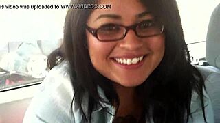 Jessica, give me that footjob and handjob in flip flops now!