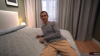 Člověče, moje žena vypadá úžasně na ptáku mého kamaráda v trojce! 😏