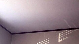 Neguinha gostosa se curva pro pauzão preto em doggy e boquete quente