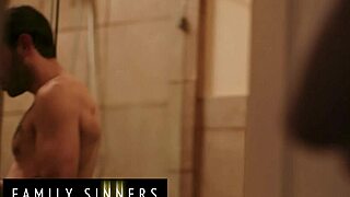 알렉시스 팍스가 제이크 아담스를 어떻게 밀프들과 섹스하게 만들까?