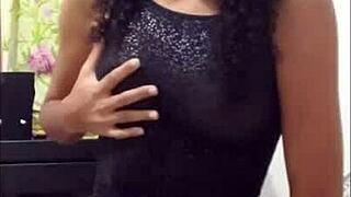 Chceš vidět tu nejmokřejší latinskou kundičku blikat close-up na mém kanálu?