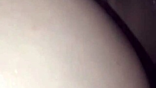 이웃이 화장실에서 나 잡고 엉덩이 세게 가져갔어. 예상치 못하고 야했어!