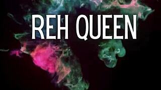 sentando na rola e levando dedinho no cuzinho