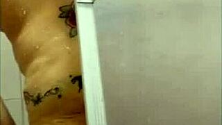 Latina milf in shower threesome pees