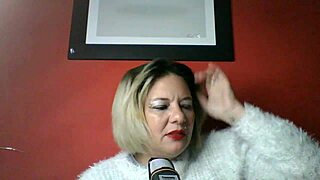 Lola chats about little things