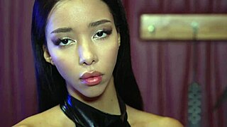 Τιμωρώ μια φιλιππινέζικη έφηβη στο γκαράζ για γρήγορη αναλ γαμά