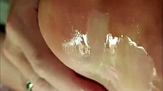 time to worship my feet, feel the soft toes