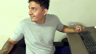 Leidy Seduces Technician for Free Computer Fix with Hot POV Action