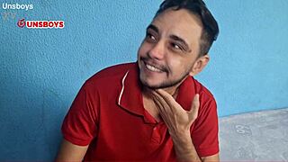 Bu macho'nun sırrına inanamıyorum, tam korumasız klibi izle