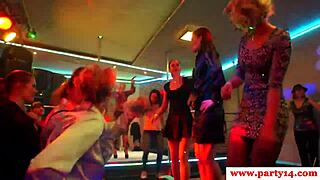 detailed cum tribute to sexy indian aunty