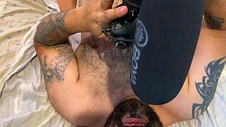 Йо, глянь на эти большие масляные сиськи и идеальную пизду. Их жестко долбят в POV доггистайле