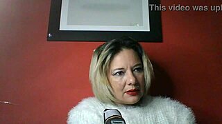 Lola chats about little things