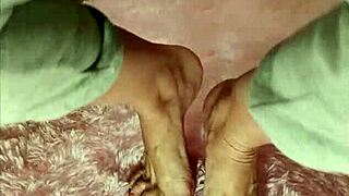 time to worship my feet, feel the soft toes