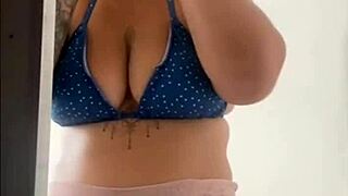 dei muito a buceta a noite e acordei desse jeito