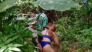 Deixei O Amigo Dele Chupar Meus Peitos No Meio Do Mato - Damn!