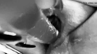 spanish bbw with big ass squirts from her juicy pussy