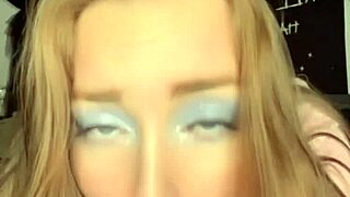 Amateur Perancis berpakaian satin lingerie merayu deepthroat & jilat punggung