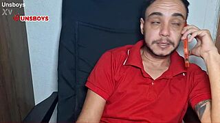 Bu macho'nun sırrına inanamıyorum, tam korumasız klibi izle