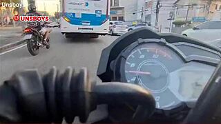 Bu macho'nun sırrına inanamıyorum, tam korumasız klibi izle