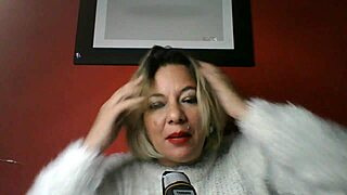 Lola chats about little things