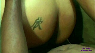 un grosso cazzo nero nel culo vicino al calore di un camino