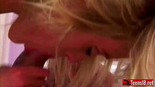 manly dude handles two blondes riding in bed 😏