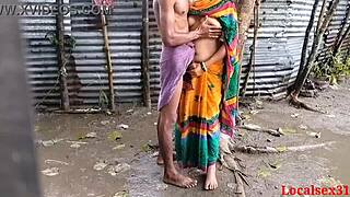 Raw Outdoor Bang with Bengali Boudi in Rainy Field!
